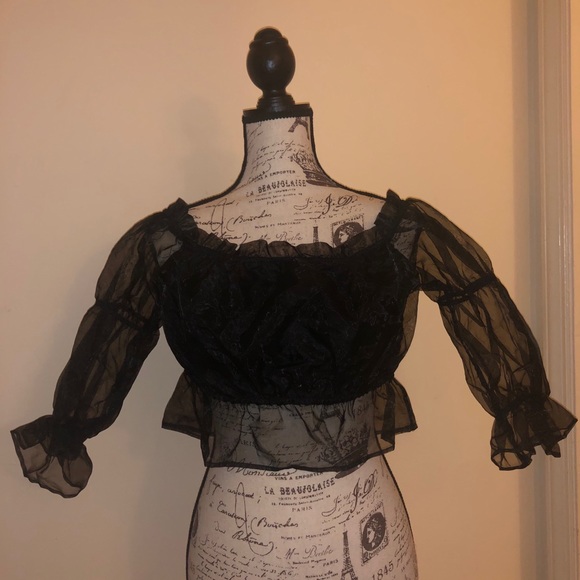 🎉Host Pick🎉 Off Shoulder Organza Top by BOOHOO - Picture 5 of 6